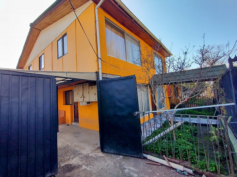 CASA DE 2 PISOS EN UOA 4D/2B DE 220M2 