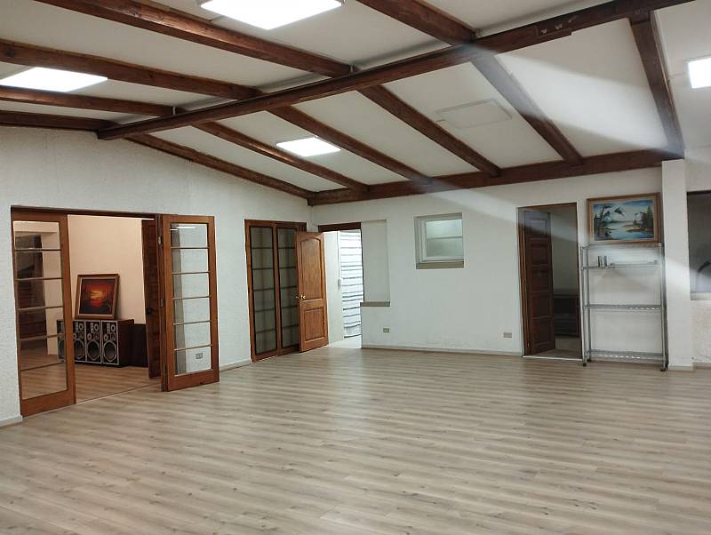 SE ARRIENDA CASA CON LOCAL COMERCIAL NUEVO DE 379 M2
