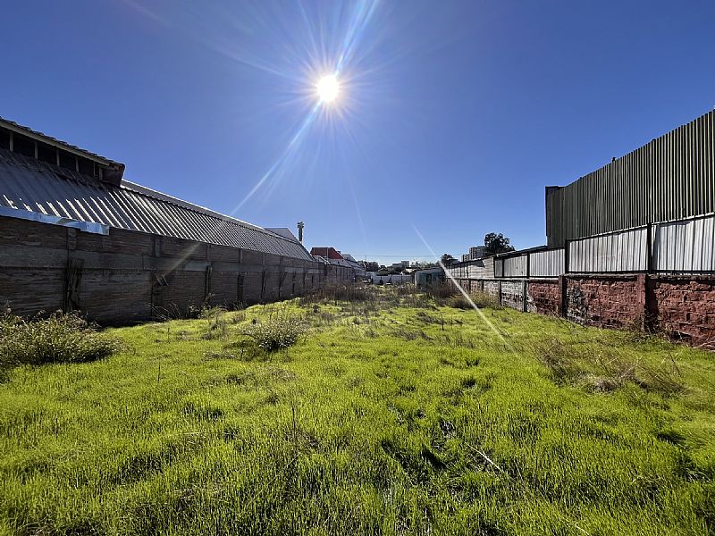 SE VENDE SITIO EN AVENIDA EL PARRN