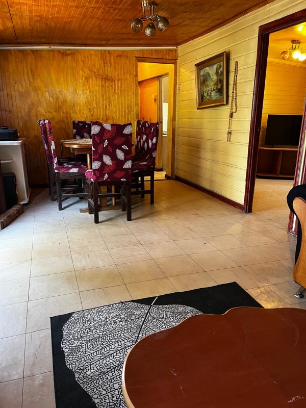 VENDO AMPLIA CASA 