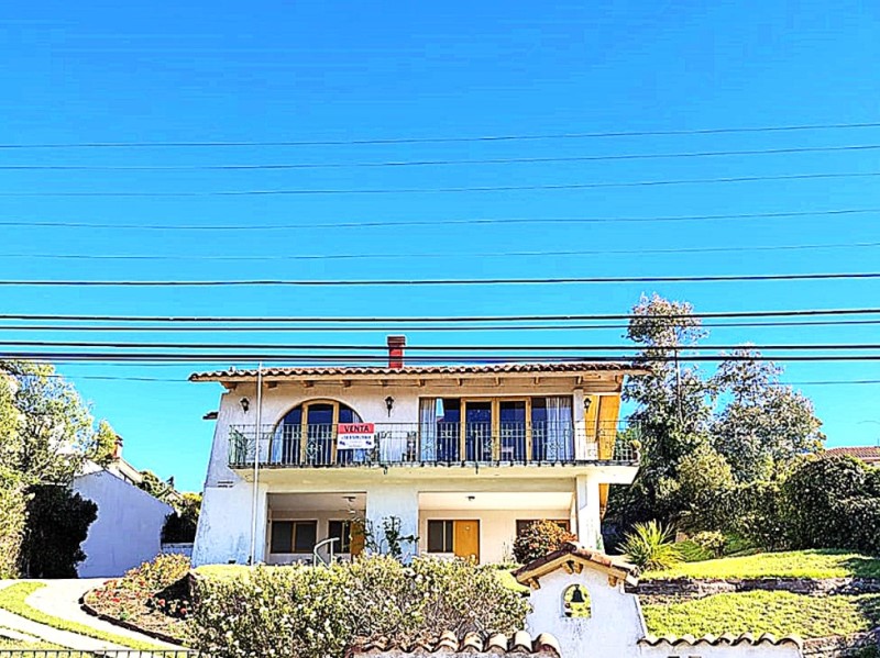 FOCOLARE PROPIEDADES VENDE HERMOSA CASA CON VISTA AL MAR