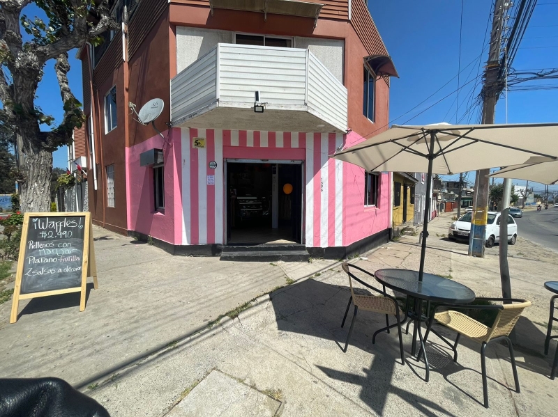 HERMOSO LOCAL EN CASA ESQUINA...                                          