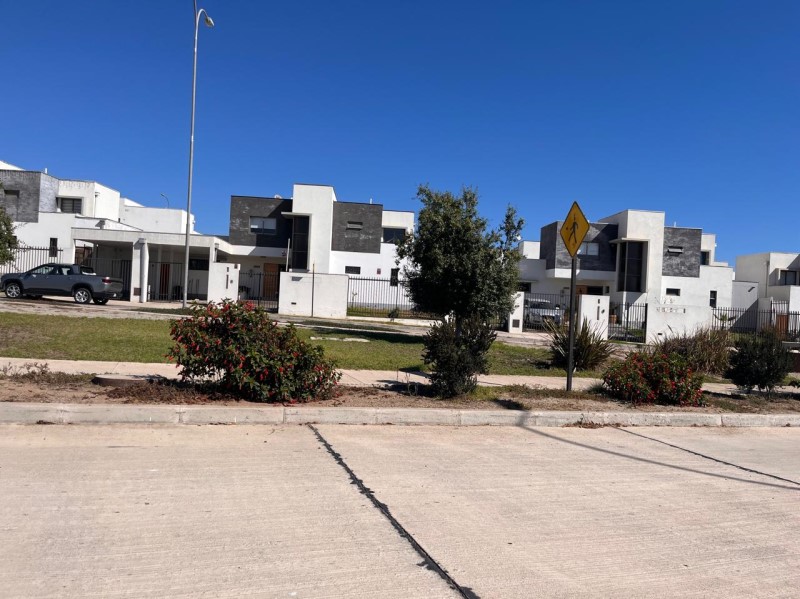 CASA EN PEUELAS