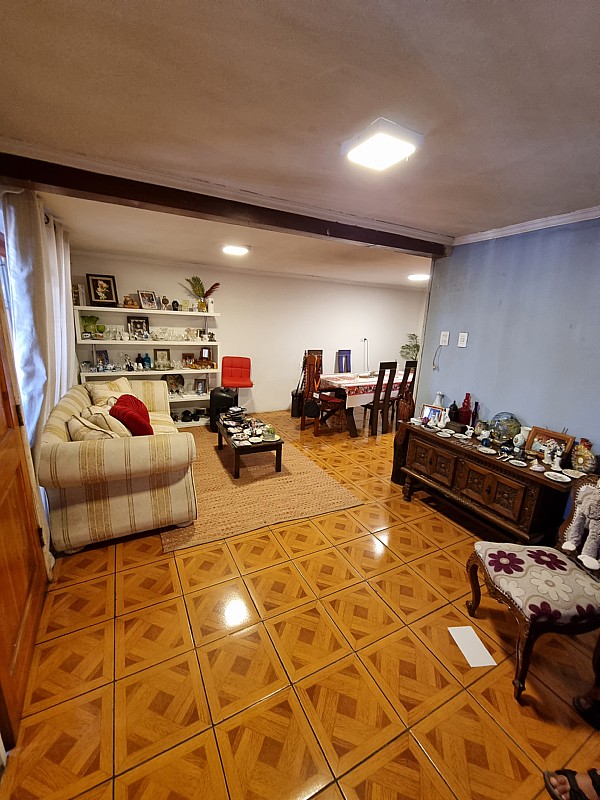 GRAN OPORTUNIDAD DE INVERSIN CASA CON 3 DEPARTAMENTOS