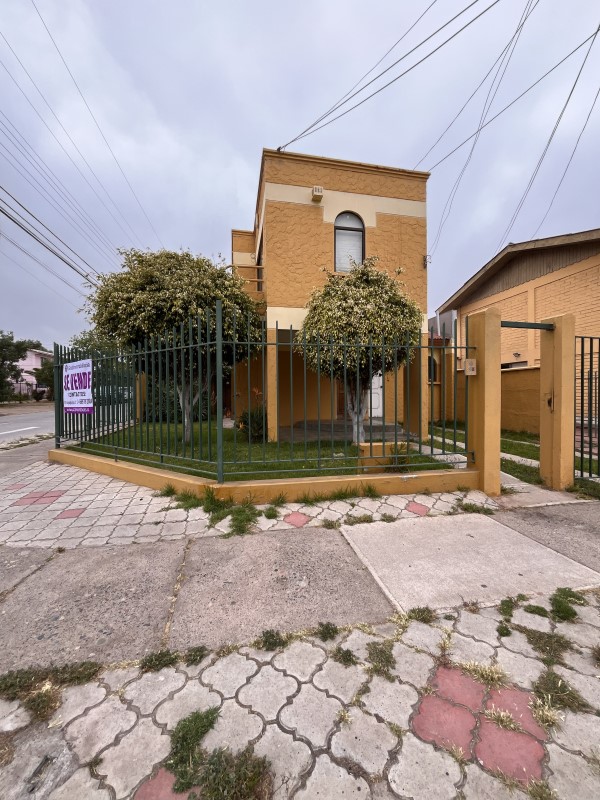 ESQUINA PAMPA BAJA CON  MERCEDES CERVELLO...                  