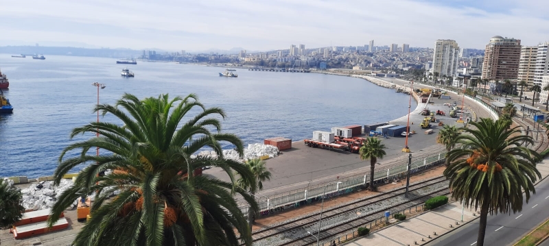 HERMOSA OFICINA FRENTE AL MAR