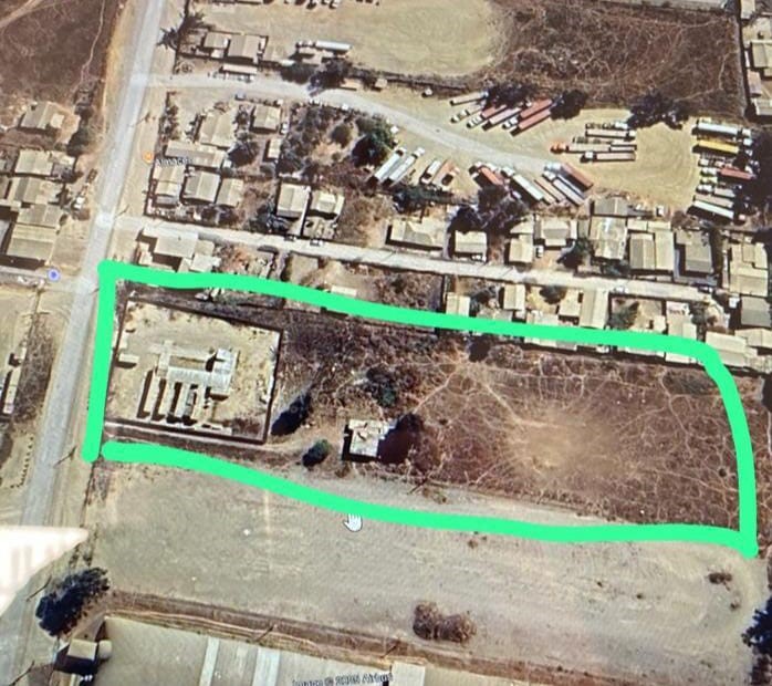 SE VENDE TERRENO INDUSTRIAL CON AGUA Y LUZ