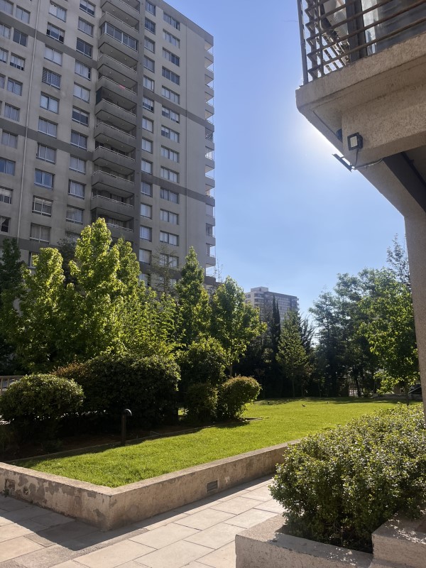 SE VENDE COMODO DEPTO METRO LO VIAL