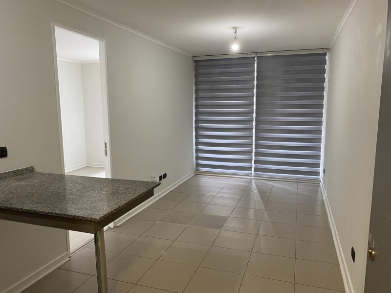 DEPARTAMENTO SEMI NUEVO FRENTE METRO ECUADOR