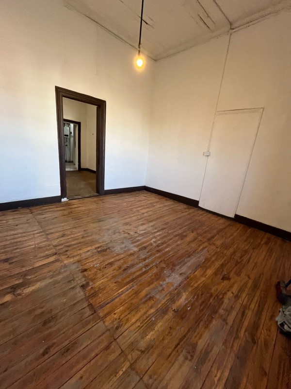 CASA ESQUINA FRENTE AL CENTRO CULTURAL