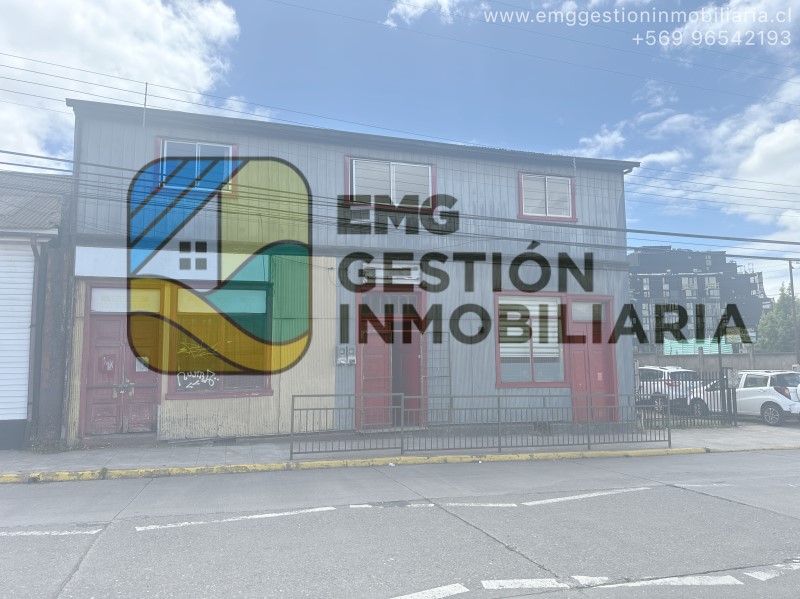 A UN COSTADO DEL TERMINAL DE BUSES 