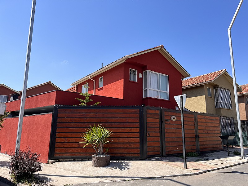 SE VENDE CASA ESQUINA 4D+3B SAN BERNARDO