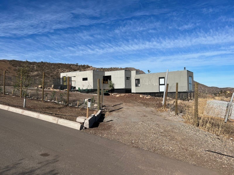 CASA 3D 2B SOBRE CASI 6700 M2 DE TERRENO EN CONDOMINIO