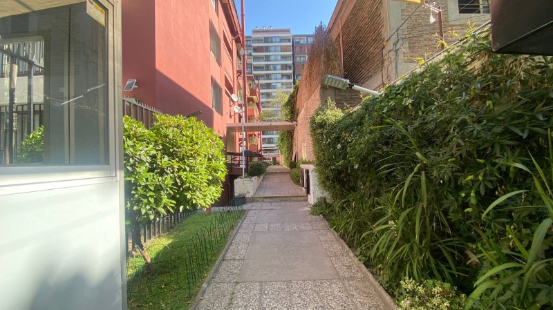 EDIFICIO ANTIGUO CON ESTACIONAMIENTO Y BODEGA...&nbsp; &nbsp; &nbsp; &nbsp; &nbsp; 
