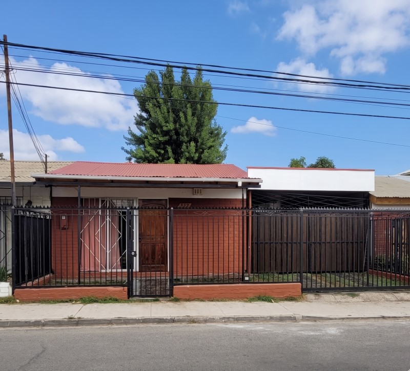 CERCANO AL LICEO RIGOBERTO FONTT (AV. FONTT 150) Y PARADAS