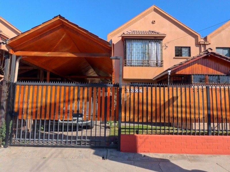 CONFORTABLE CASA 4D, 3B, 2 ESTACIONAMIENTO