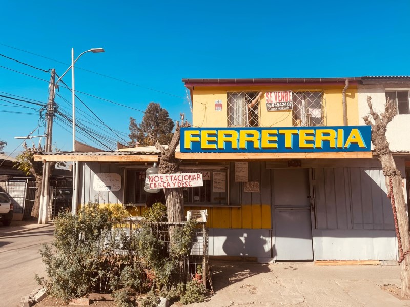 HERMOSA CASA CON LOCAL COMERCIAL UBICADA EN LA CISTERNA